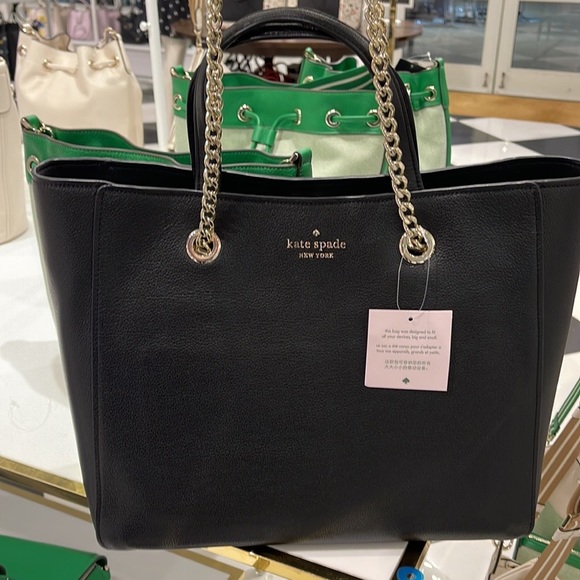 kate spade Handbags - Kate Spade Infinite Large Triple Compartment Tote
COLOR:
Black